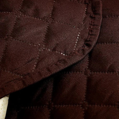 PROTECTOR DE SOFÁ ACOLCHADO 3 PLAZAS™ – ANTIDESLIZANTE Y LAVABLE.